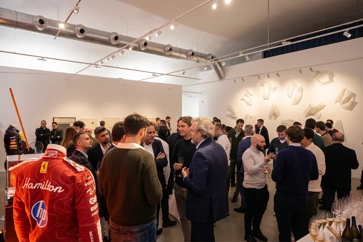 Evento della community Collecto: collezionisti e appassionati riuniti in una galleria d'arte