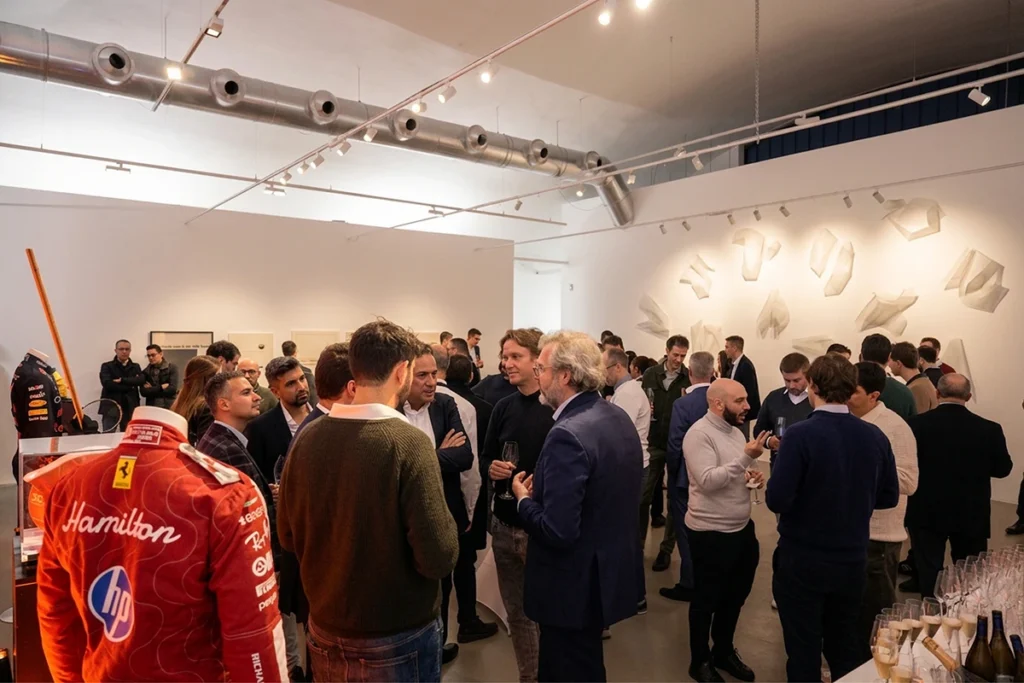Evento della community Collecto: collezionisti e appassionati riuniti in una galleria d'arte