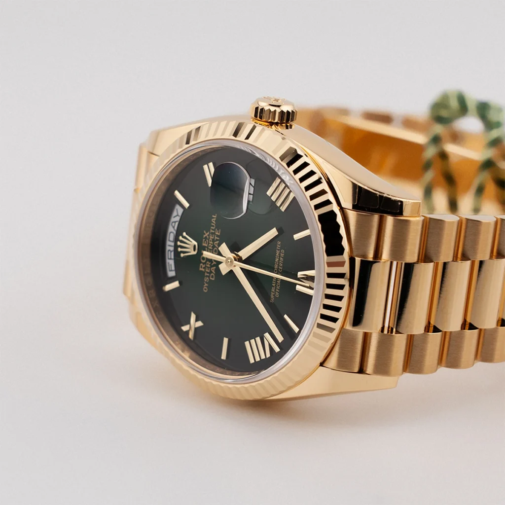 Rolex Day-Date in oro con quadrante verde, esempio di bene acquistabile interamente su Collecto